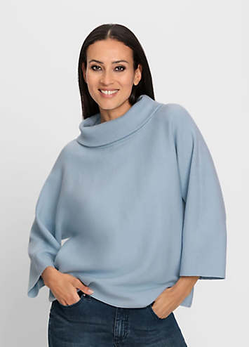 Jumper with Three Quarter Length Sleeves in White and Green