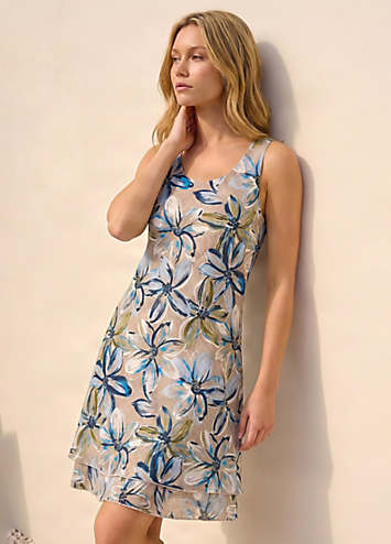roman layered dress  WHAT THEY WORE WEDNESDAY  The Roman version of a maxi dress The stola  & palla  the ultimate ancient layered look. Think long, flowing fabric,  soft draping, and effortless elegance