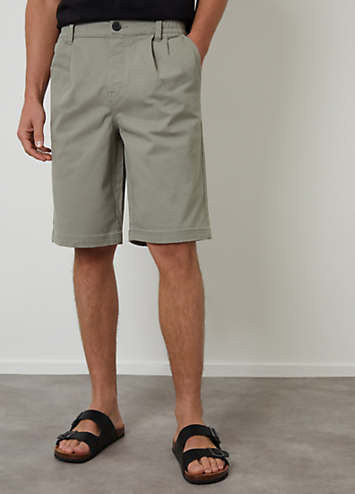 Pleated Relaxed Chino Shorts