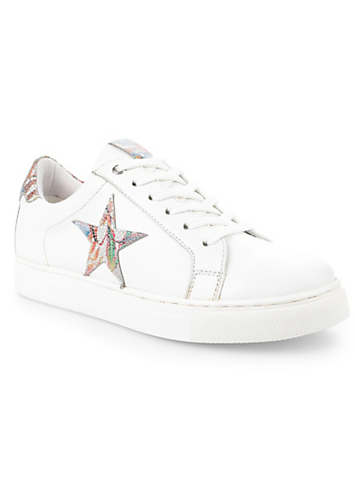 White trainers with on sale stars