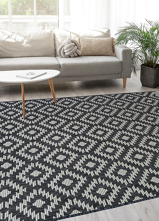 Indoor & Outdoor Diamond Black Rug Kaleidoscope