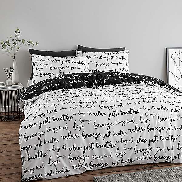 50x75cm 200x200x0.2cm and 2x Pillowcases Catherine Lansfield City Scape Easy Care King Duvet 