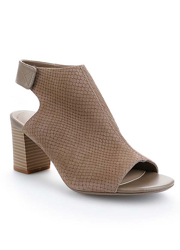 clarks shoes closed toe sandals