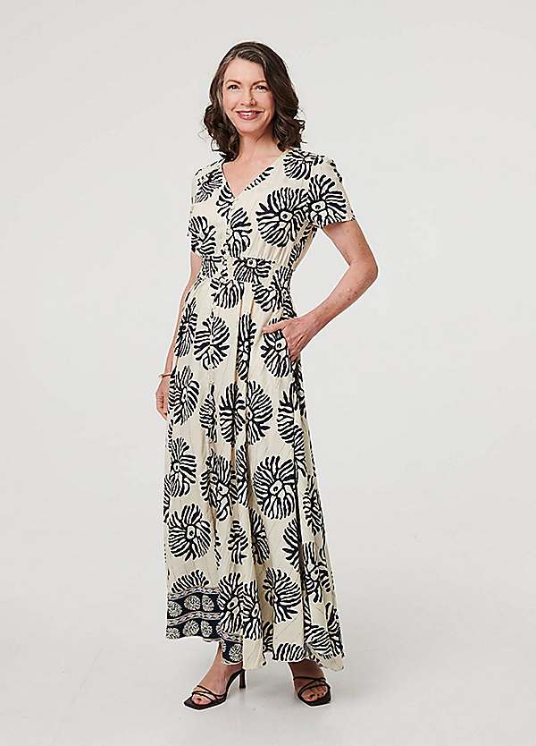 Izabel London Printed Short Sleeve Shirred Maxi Dress | Kaleidoscope Izabel London Printed Short Sleeve Shirred Maxi Dress | Kaleidoscope