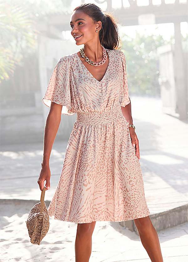 spring floral cocktail dress Short Fitted Midi Dress–Fitted Floral Cocktail Midi Sh – The Outlet this dress combines a small batch shoes Teal Bridesmaid Dresses | Color:Purple Yellow Floral