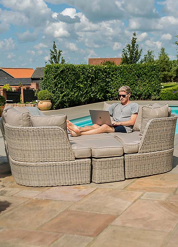 Rattan Furniture Maze Rattan Daybed Maze Cotswold Daybed Kaleidoscope