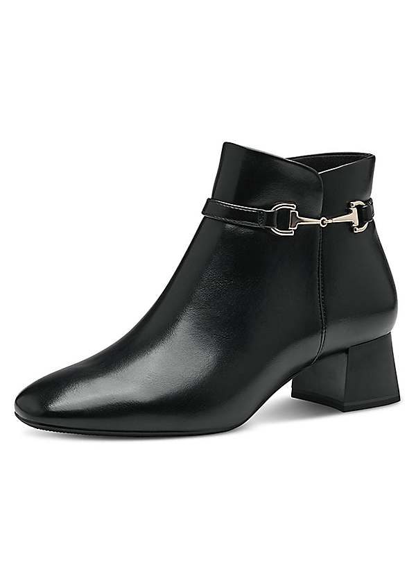 Short clearance ankle boots